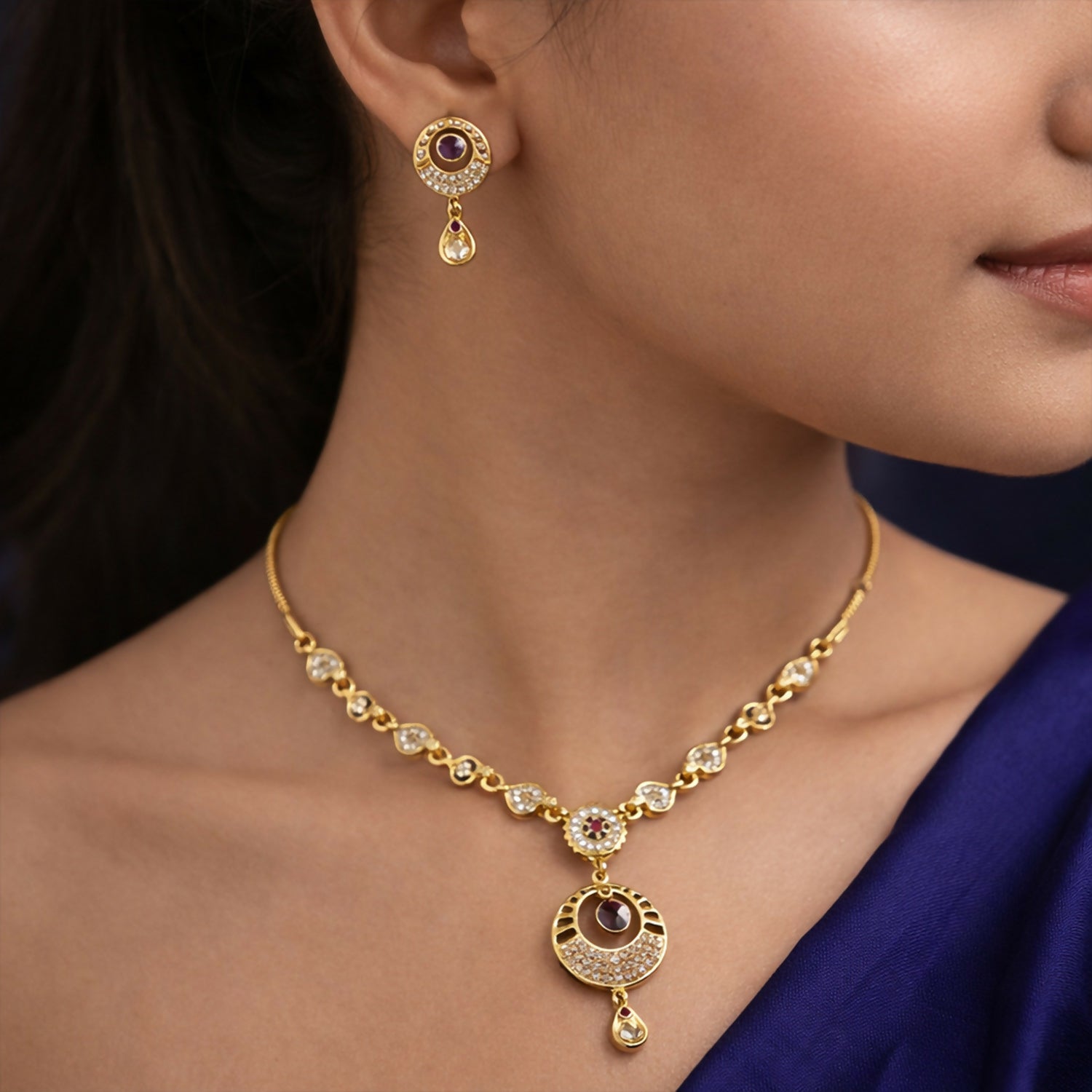 Vintage Royal Inspired Necklace Set with Traditional Statement Design