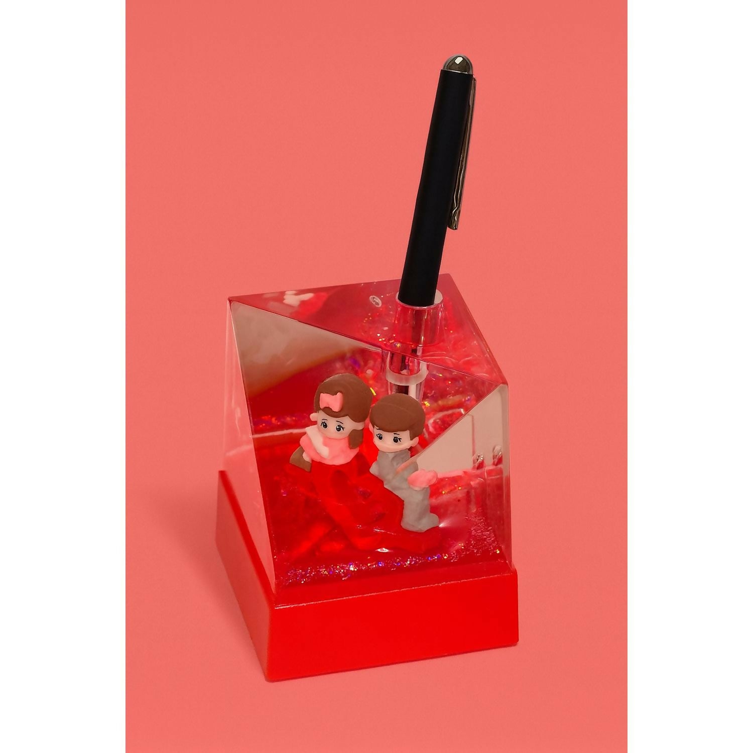 Romantic Couple Love Water Globe with Glitter Liquid Effect and Cute Figurines – Decorative Tabletop Showpiece with Heart Design – Ideal Anniversary, Birthday, Wedding and Valentine’s Day Gift for Couples