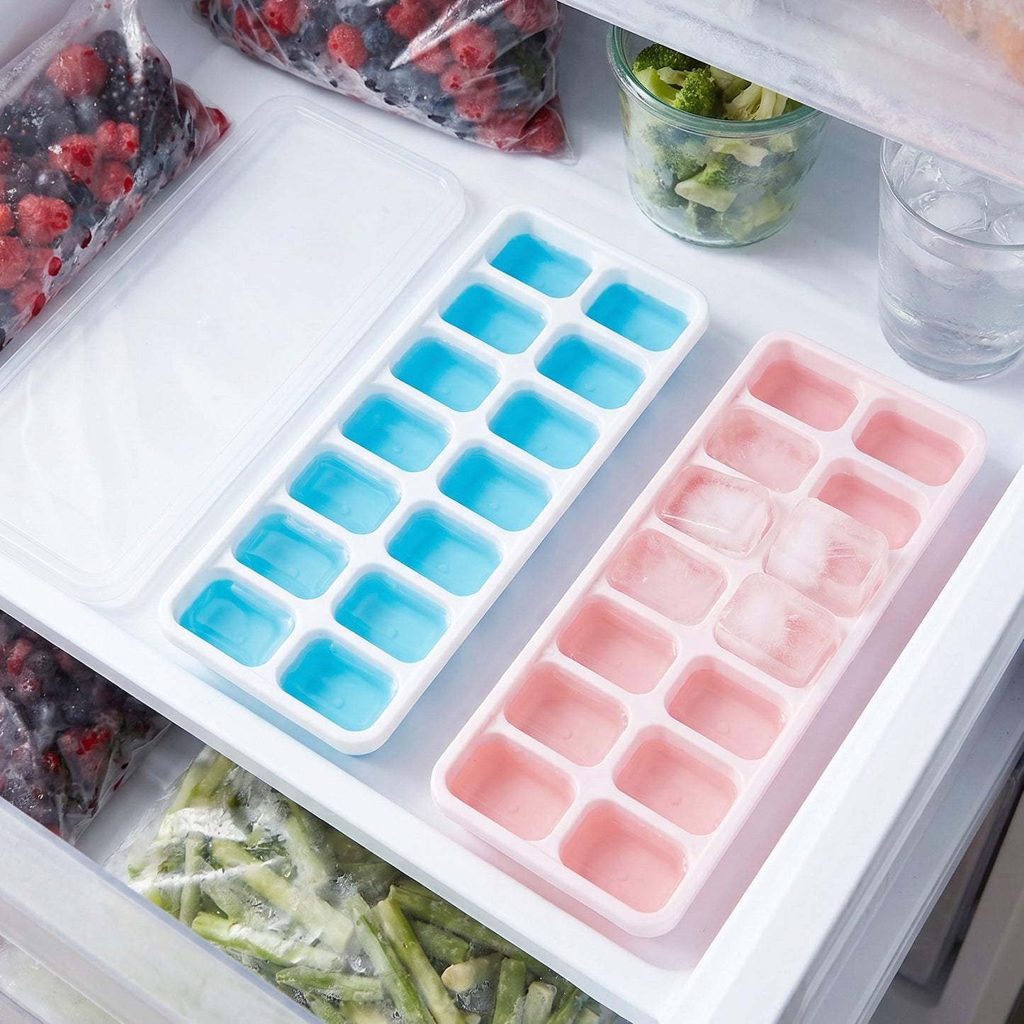 Multicolor plastic ice cube tray set