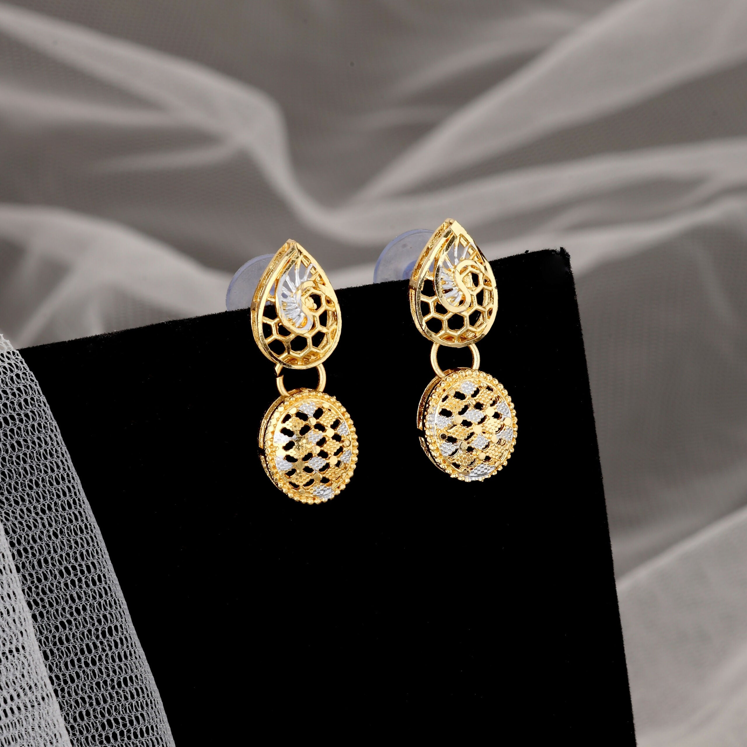 Gold Plated Geometric Pattern Necklace Set – Dual-Tone Style