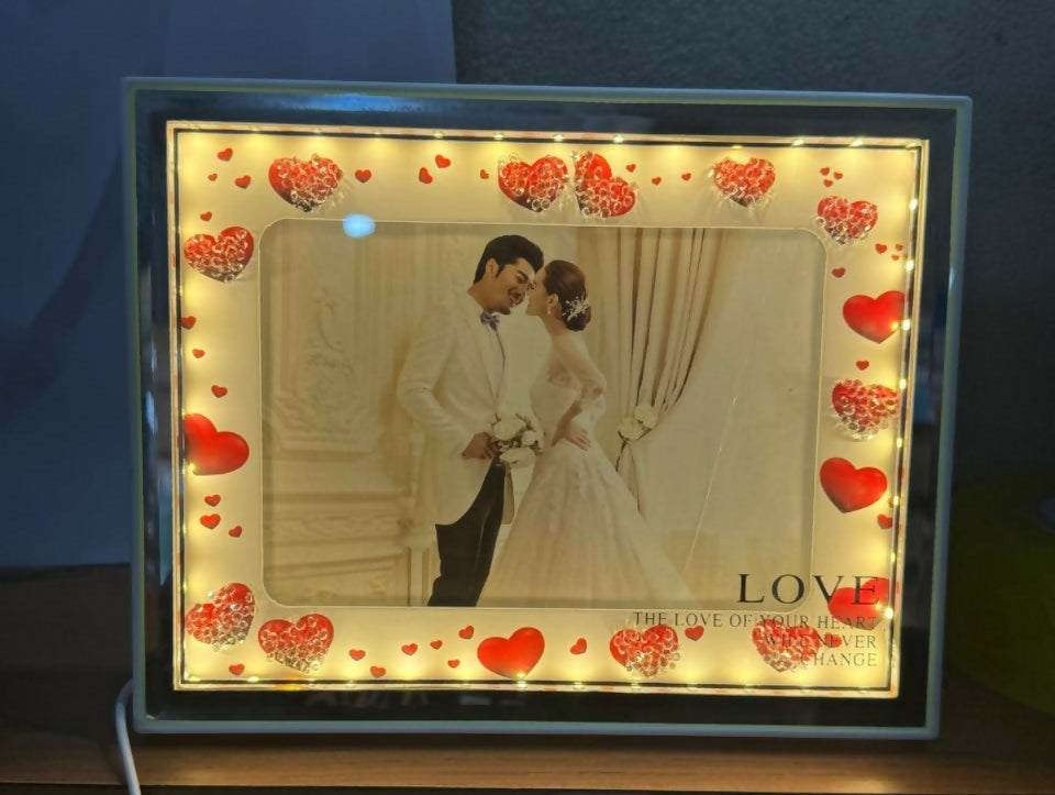 Romantic Heart-Themed LED Photo Frame for Couples | Warm Light Illuminated 5x7 Picture Frame with Red Heart Decorations | Anniversary, Wedding & Valentine Gift for Partner | Tabletop Decorative Night Lamp – USB Powered