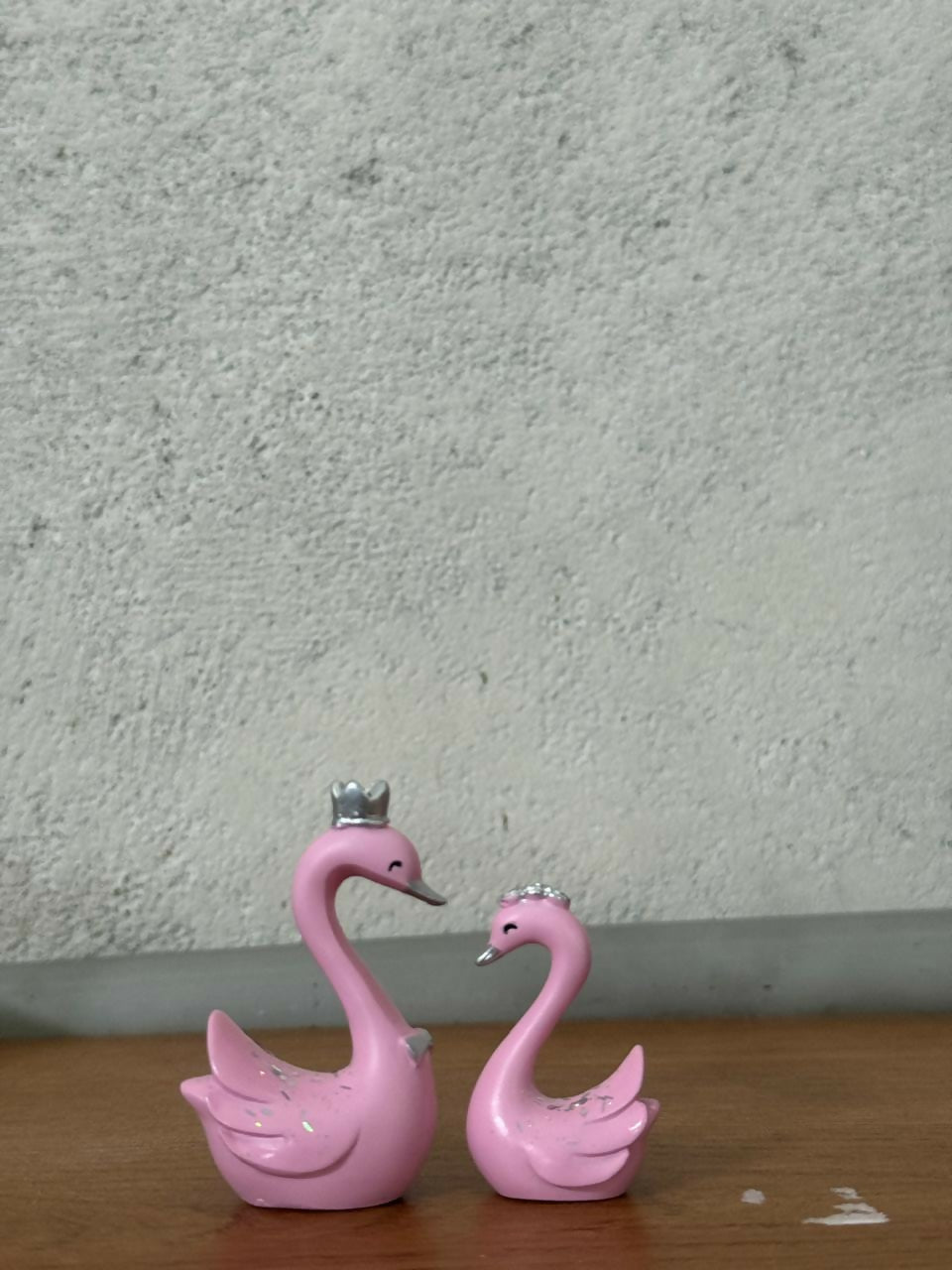 Royal Pink Swan Couple Decorative Showpiece – Romantic Home & Gift Decor