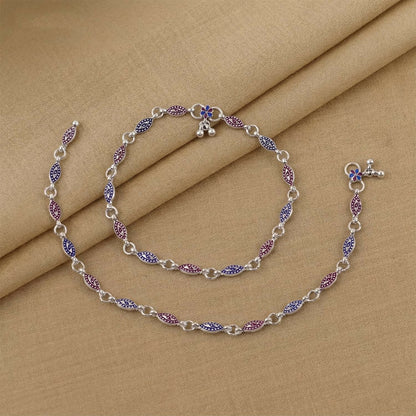Side view of elegant dual tone leaf link anklet