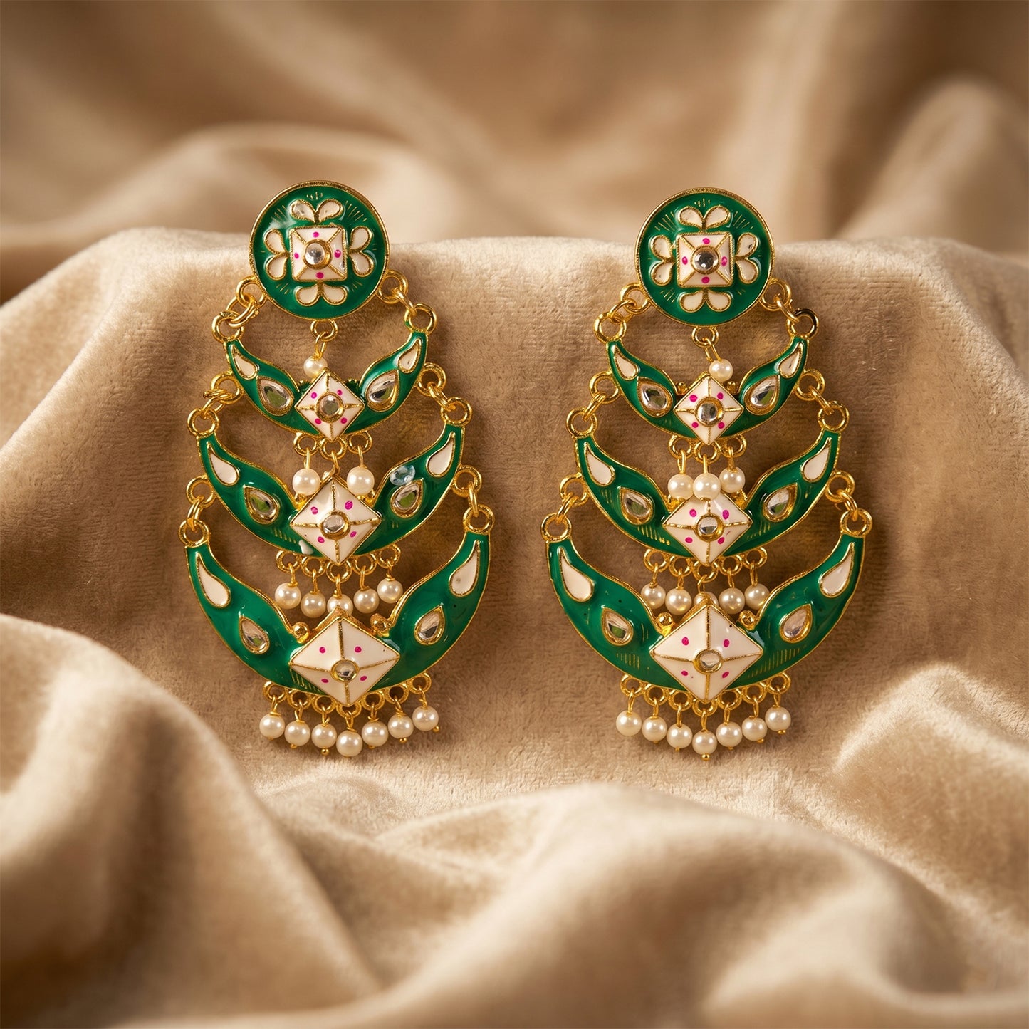 Pearl hanging accents on Emerald Pista earrings