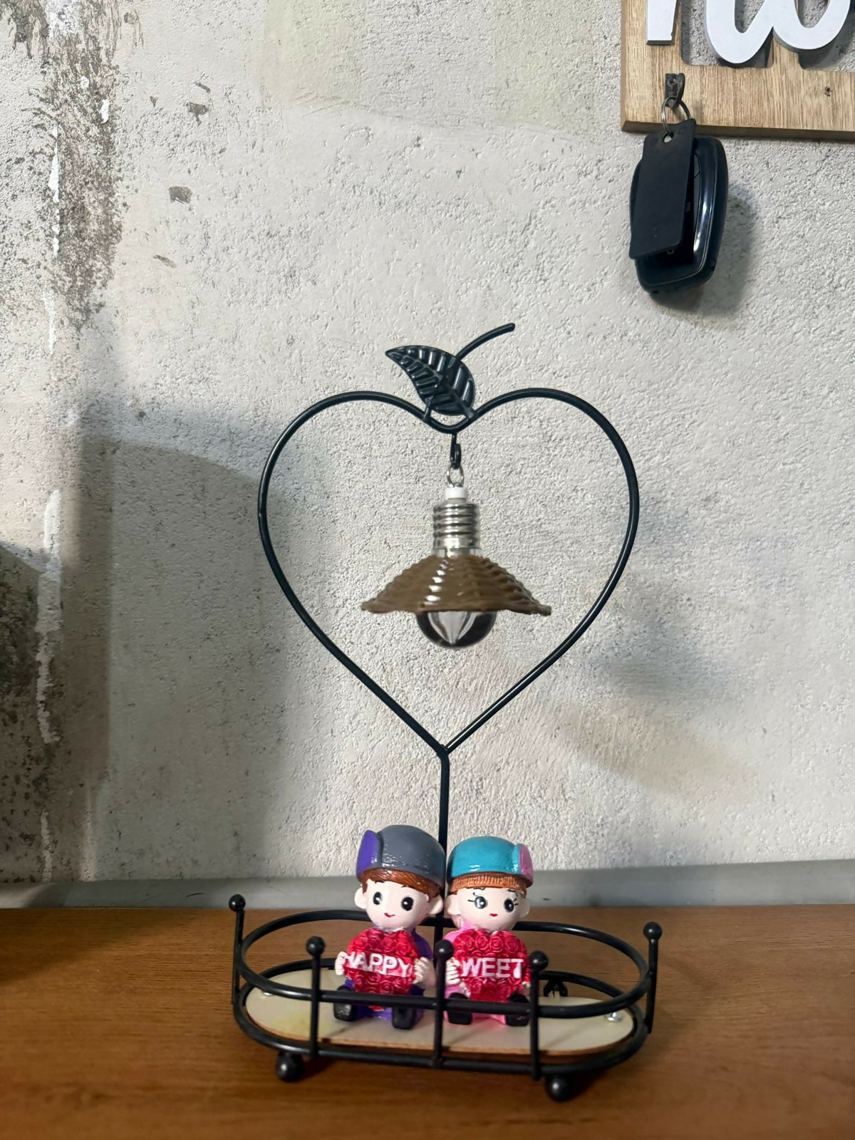 Side view of romantic couple decorative table lamp