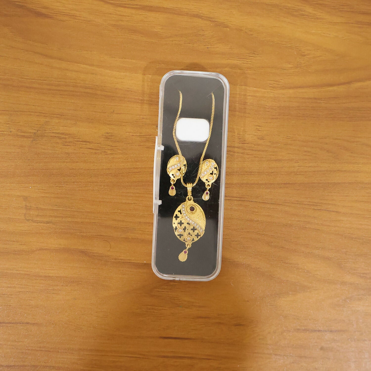 Oval Motif Gold Pendant and Earring Set Elegant Traditional Jewelry Set for Women