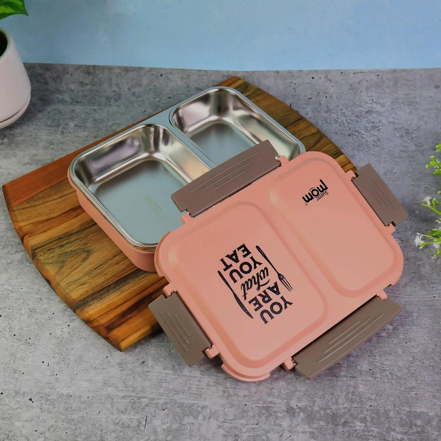 Lunch box fitting inside a backpack