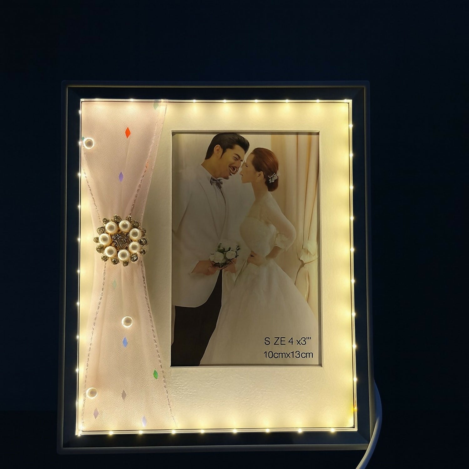 Luxury LED Light Photo Frame for Table Décor | 4x6 Inch USB Powered Decorative Photo Frame with Warm Fairy Lights, Pearls & Ribbon | Wedding Anniversary Gift, Bedroom Night Lamp Photo Frame, Home Decoration Showpiece