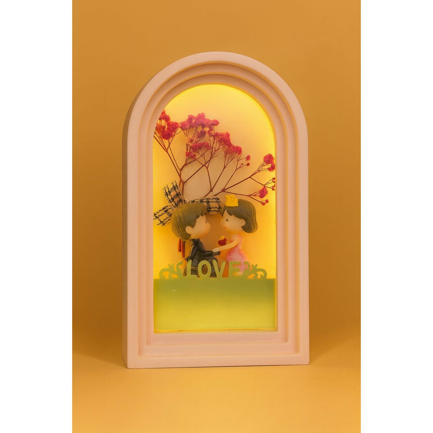 Romantic Couple LED Night Light with Dried Flower Decoration and LOVE Sign – Elegant Decorative Table Lamp for Bedroom, Living Room, Anniversary, Wedding & Valentine’s Day Gifting