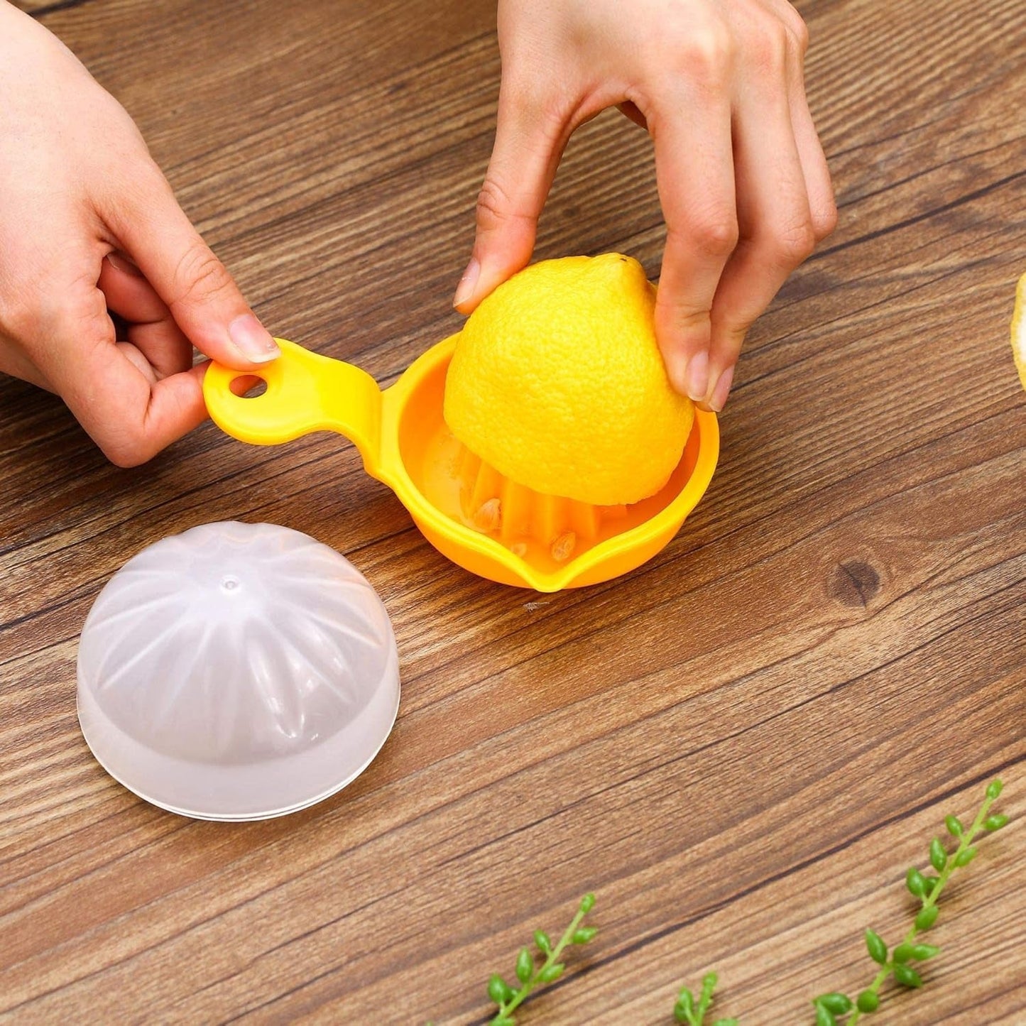 Yellow Hand Operated Citrus Juicer Manual Lemon Orange Squeezer for Home (1 Pc)