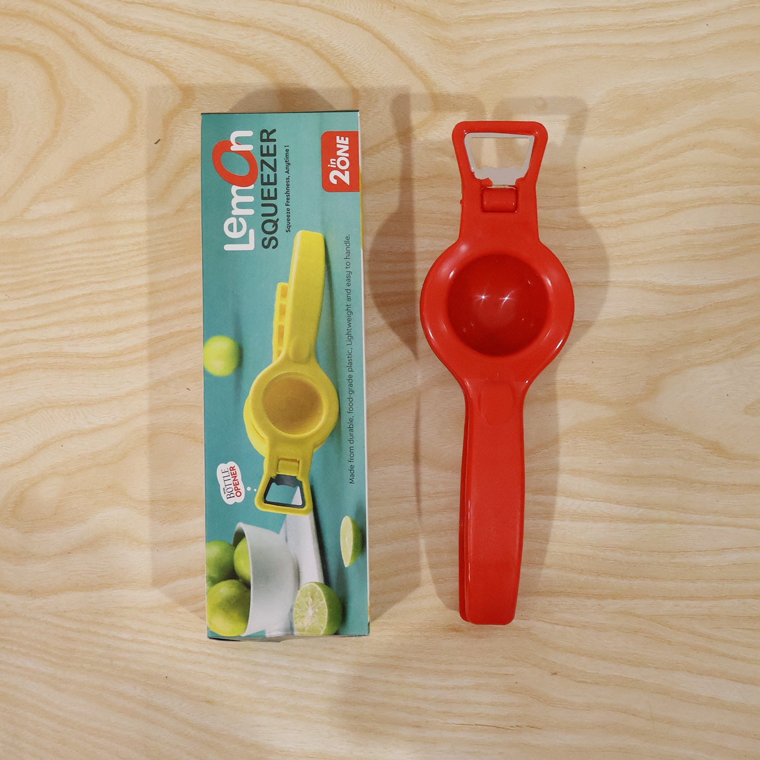 Person using the 2-in-1 lemon squeezer to juice a lemon