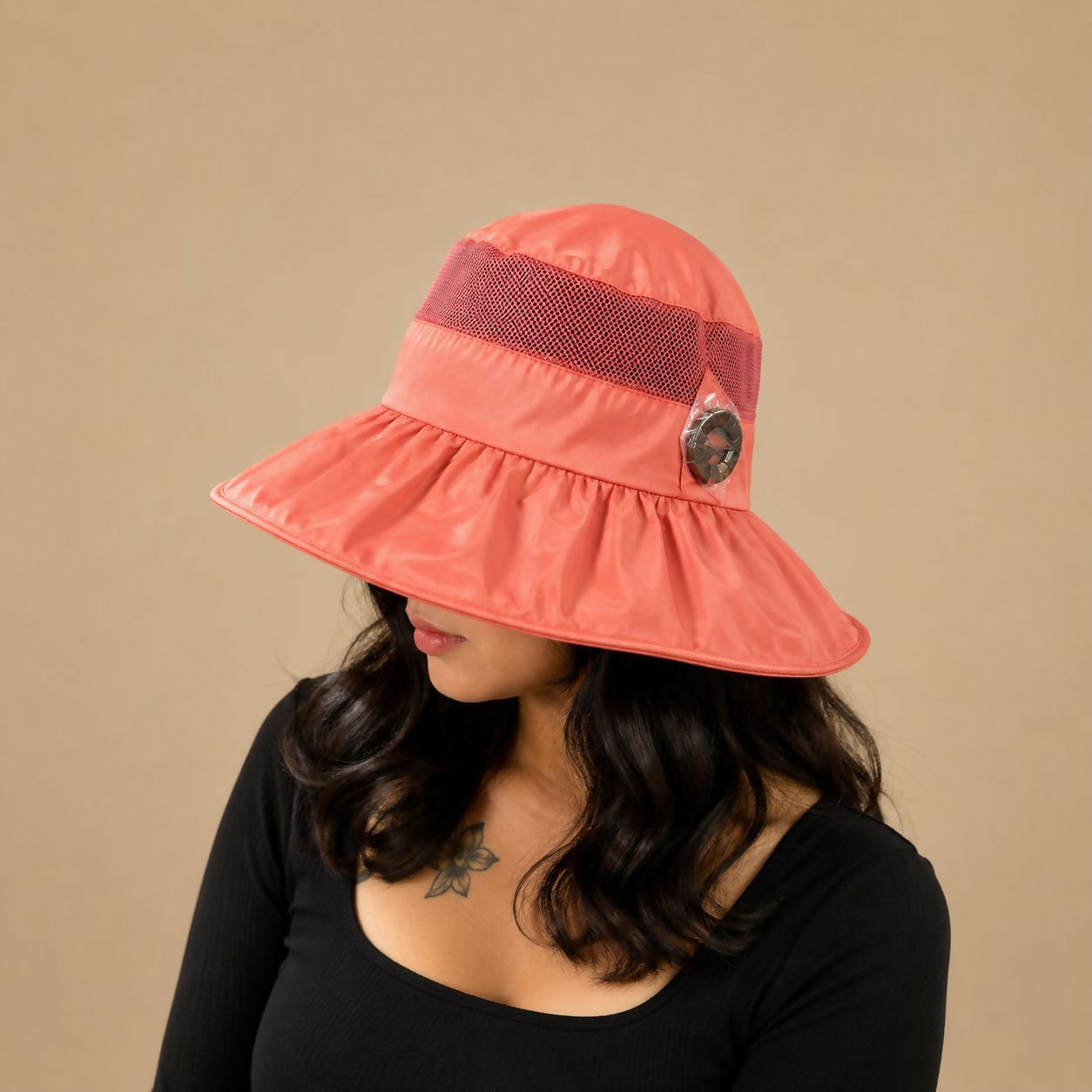 Adjustable open-back detail on foldable sun visor hat