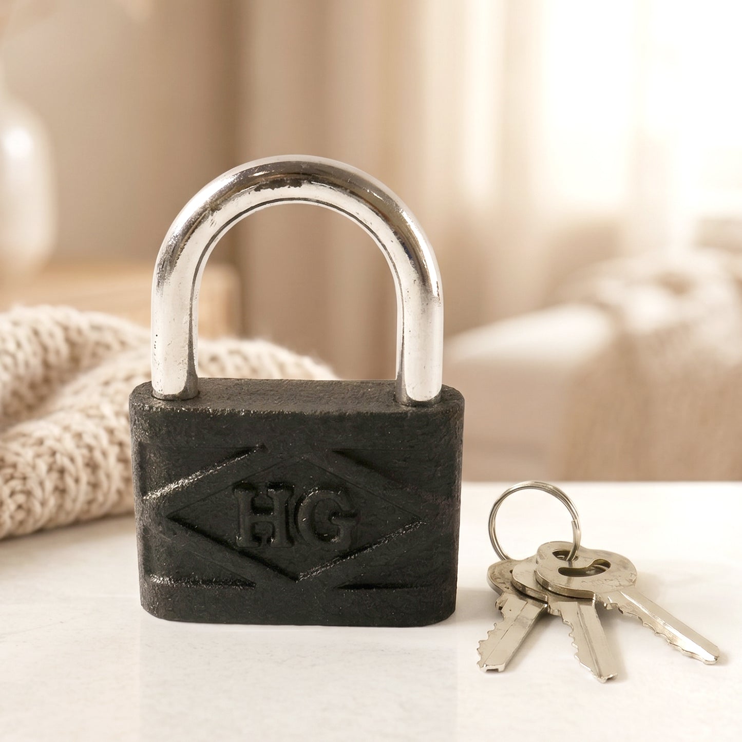 Heavy duty pad lock key insertion