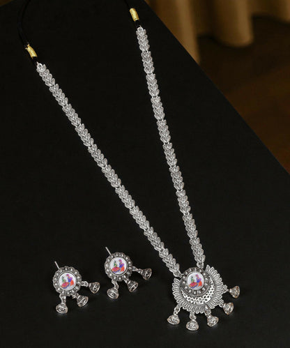 Bold Gold-Tone Black Stone Choker with Pearl Drops