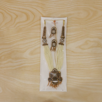 Complete royal gold and pearl necklace set