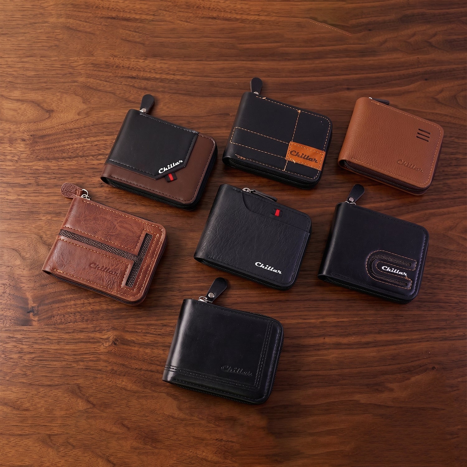 Compact wallet with zipper closure
