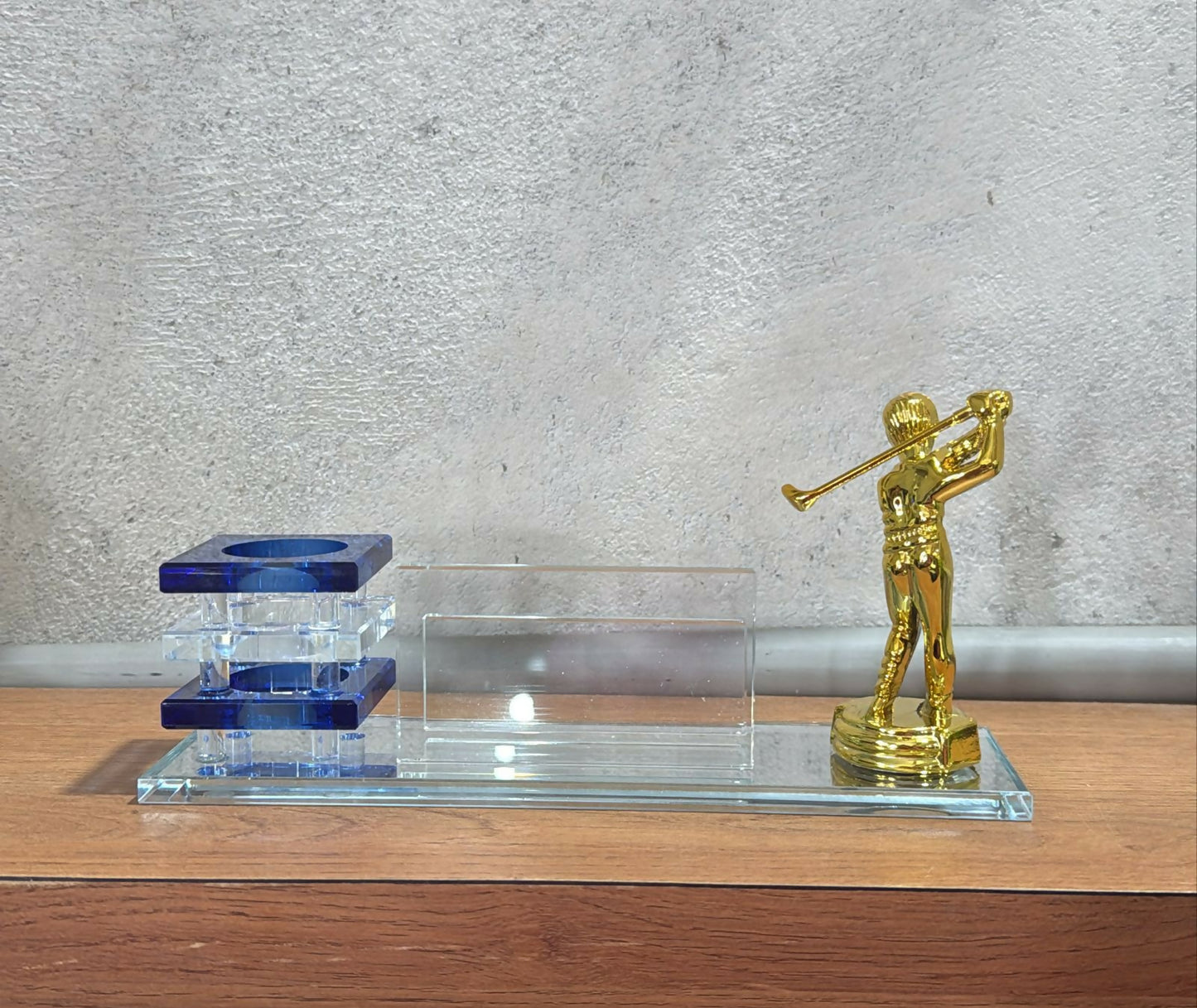 Elegant Golf-Themed Acrylic Pen Stand and Visiting Card Holder Set with Blue Crystal Base and Golden Golfer Figurine – Premium Office Desk Organizer and Corporate Gift for Professionals