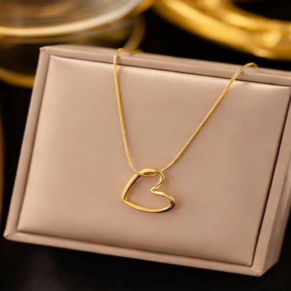 Elegant Gold Heart Pendant Necklace for Women – Minimalist Love Charm Jewelry
