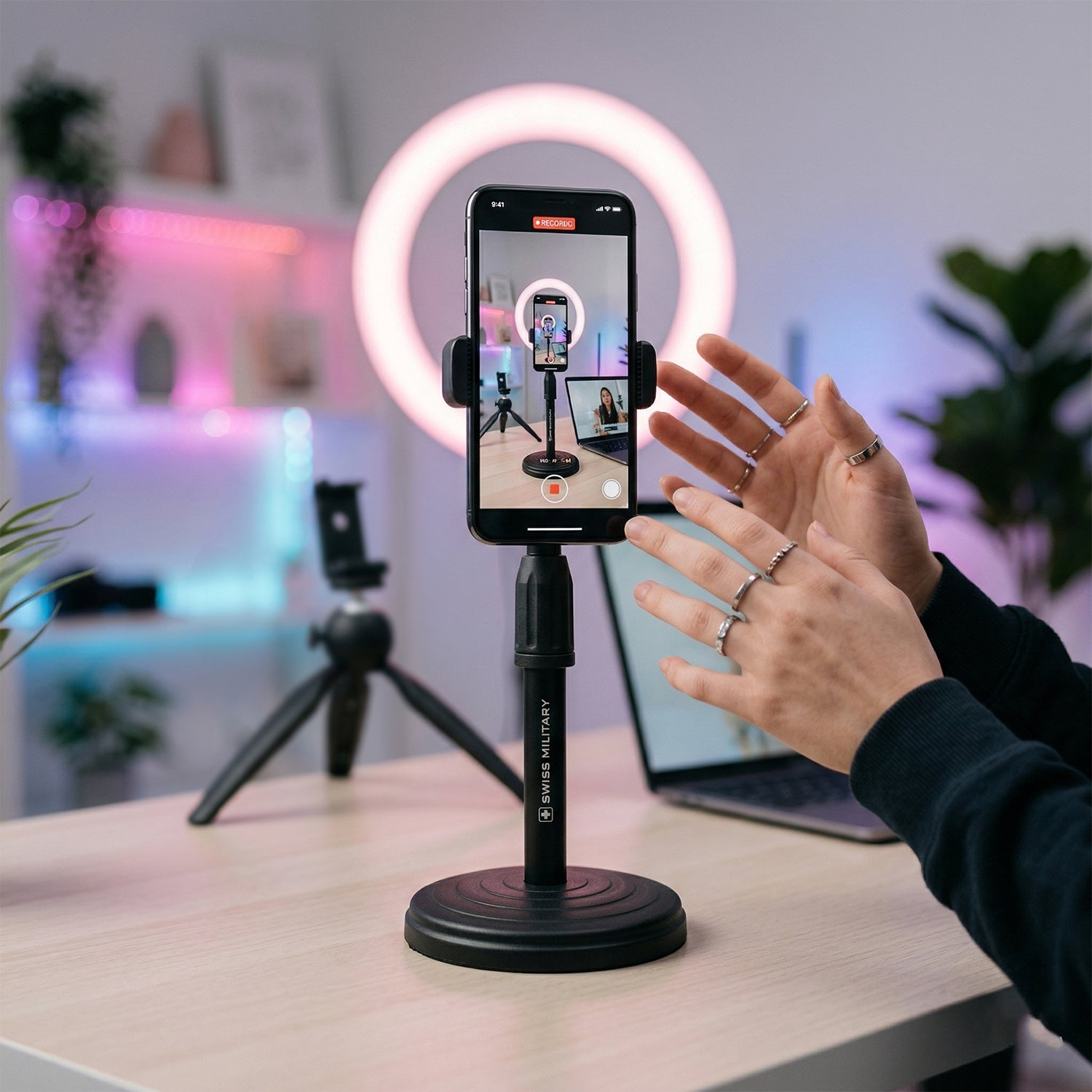 Adjustable Mobile Holder