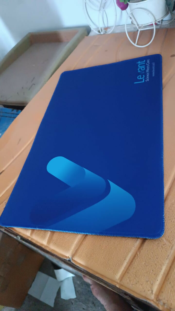 08_14089_premium_large_desk_mat_49x30cm