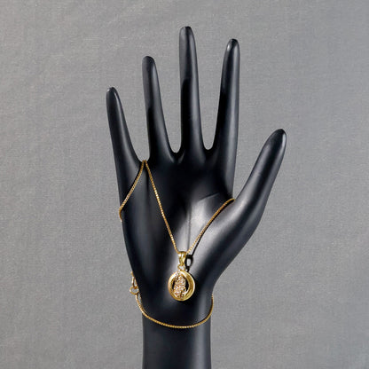 Stylish Round Pendant Necklace with Sparkling Leaf-Inspired Centerpiece