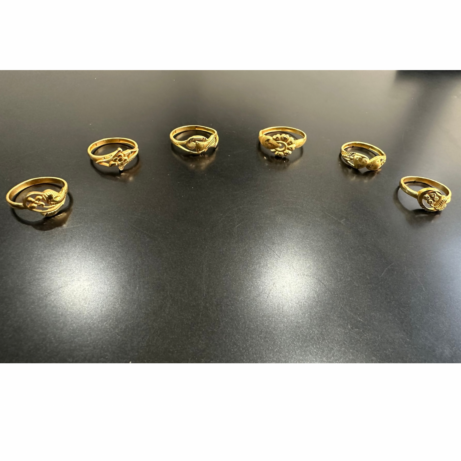 Classic Gold-Tone Leaf Motif Designer Ring – Pack of 6 (Mix Collection)