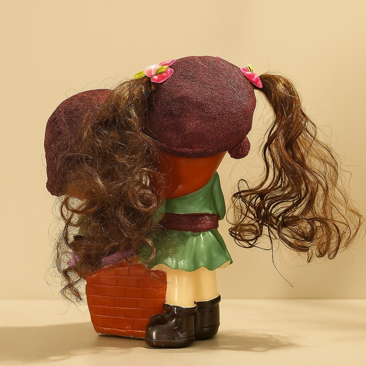 Cute Couple Love Showpiece Figurine for Home Decor Gift and Piggy Bank