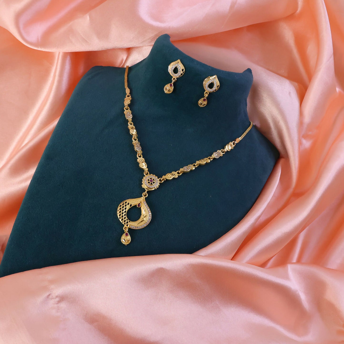 Elegant Gold-Tone Teardrop Pendant Necklace Set with Minimal Chain Design & Matching Earrings