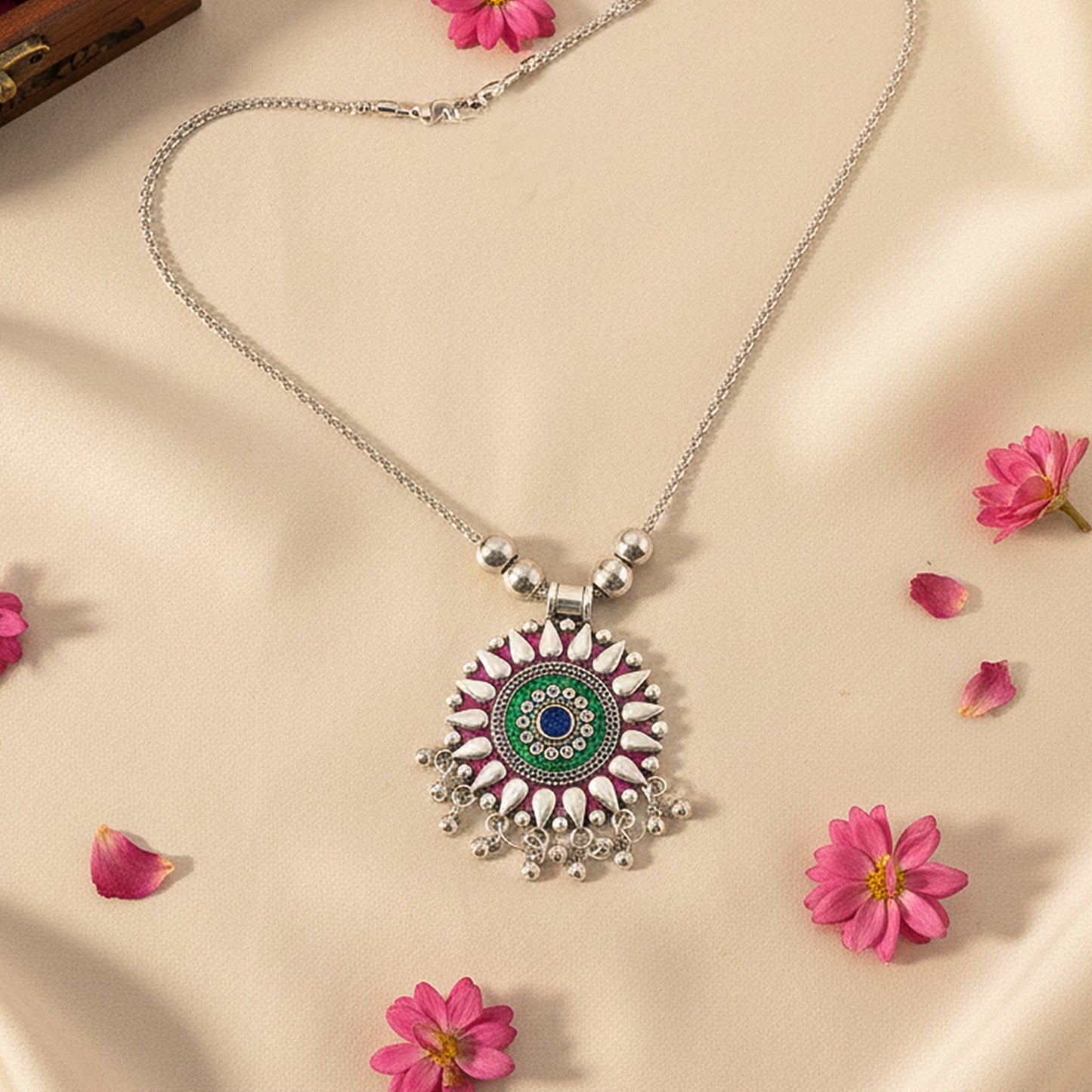 Antique Silver-Tone Oxidized Circular Enamel Pendant Necklace (1 Pc)