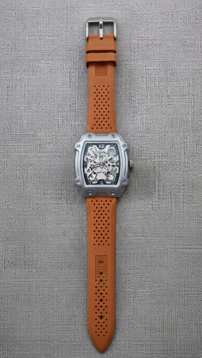Premium Silver Dial Men's Watch With Silicone Strap For Trendy Casual Style