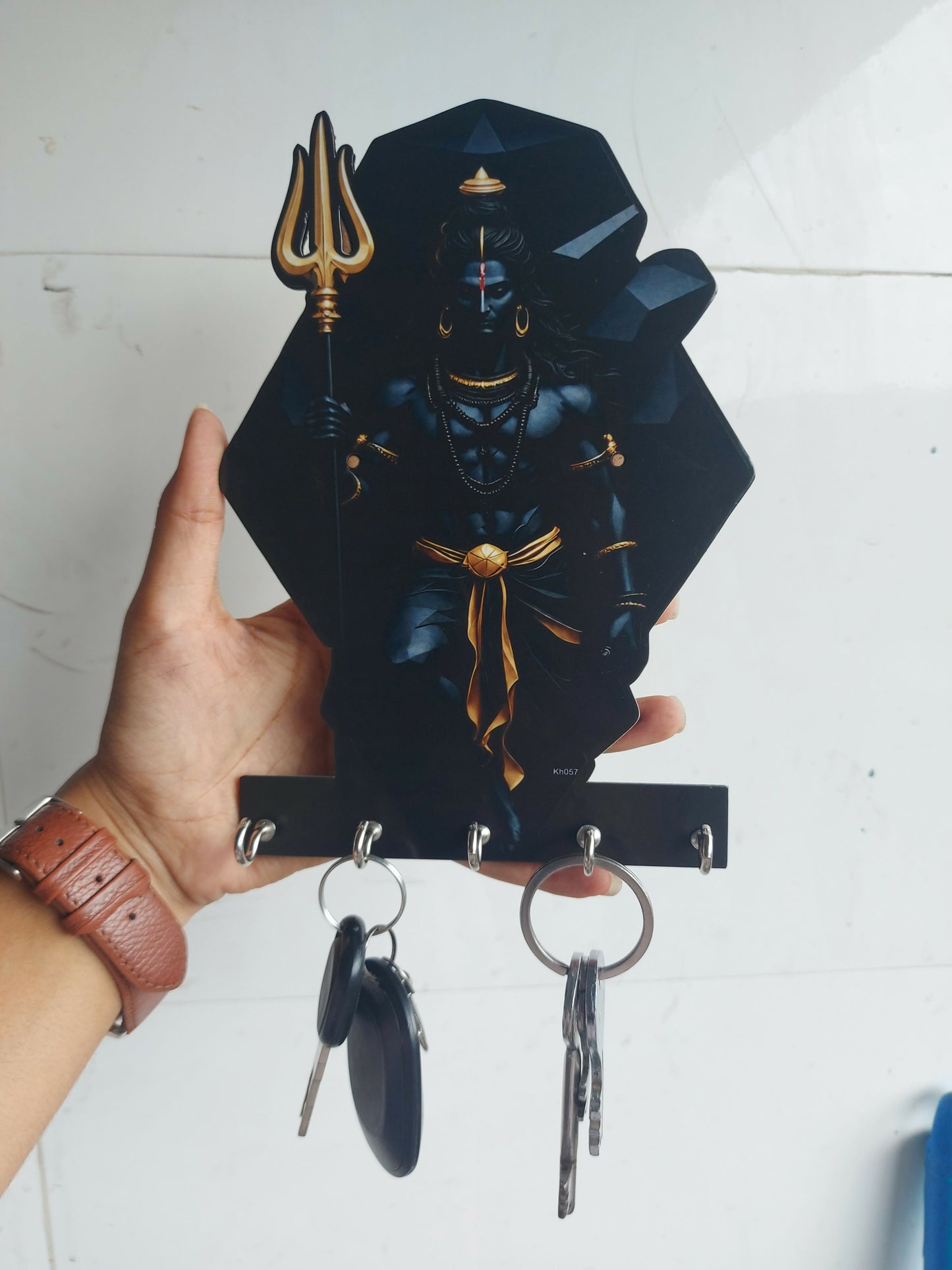 Detailed view of the 5 sturdy metal hooks on the Mahadev key holder
