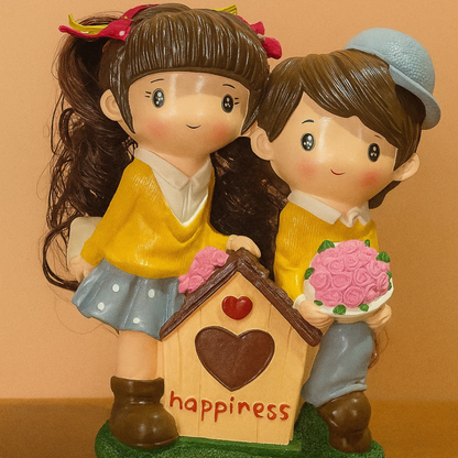 Cute Couple Happiness Piggy Bank – Adorable Boy & Girl Coin Bank Figurine with Realistic Hair and Heart House Design – Premium Resin Money Saver Box for Kids, Home Decoration & Gift Item
