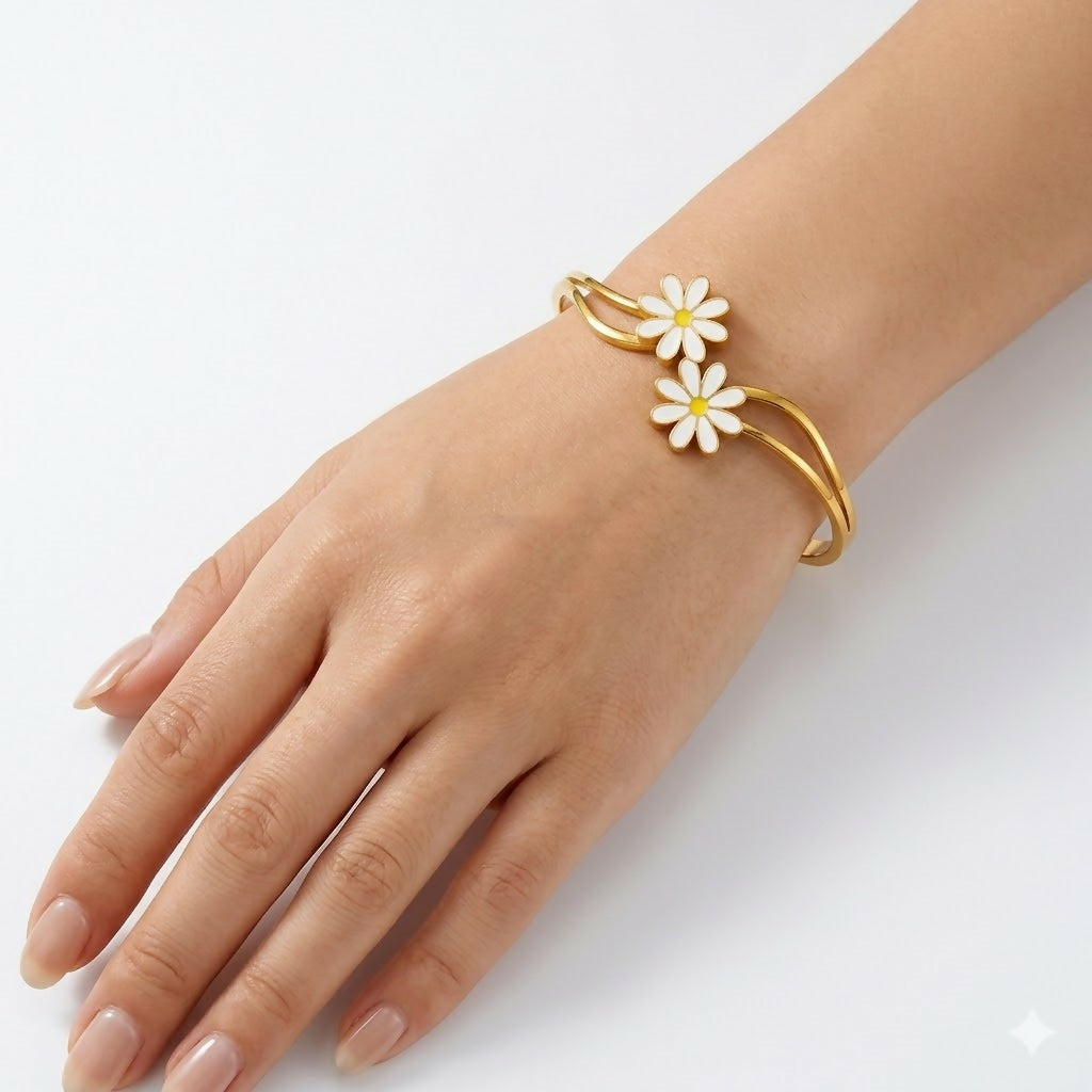 Comfortable linked bangle design on wrist