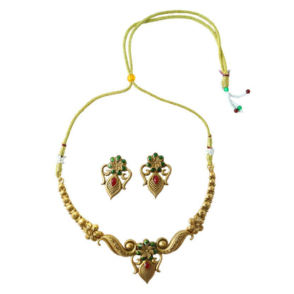 The full Rajwadi Pushpika antique necklace set displayed elegantly, emphasising its overall traditional appeal.