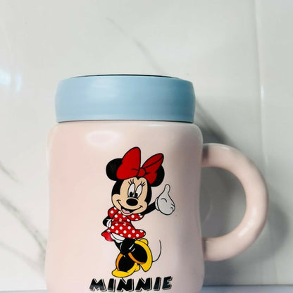 Ceramic mug with lid showing comfortable handle