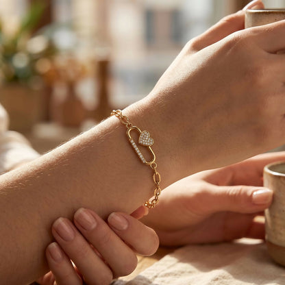 Gold Bracelet with Adjustable Clasp Detail – Image 4