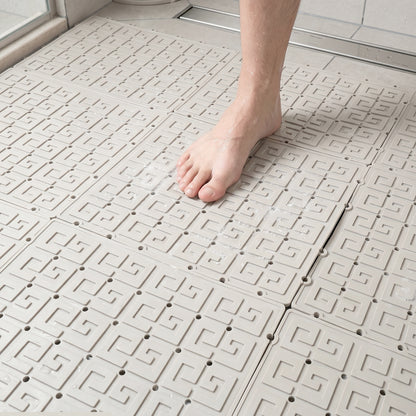 Compact 30x30cm anti skid mat for elderly and children’s bathroom safety