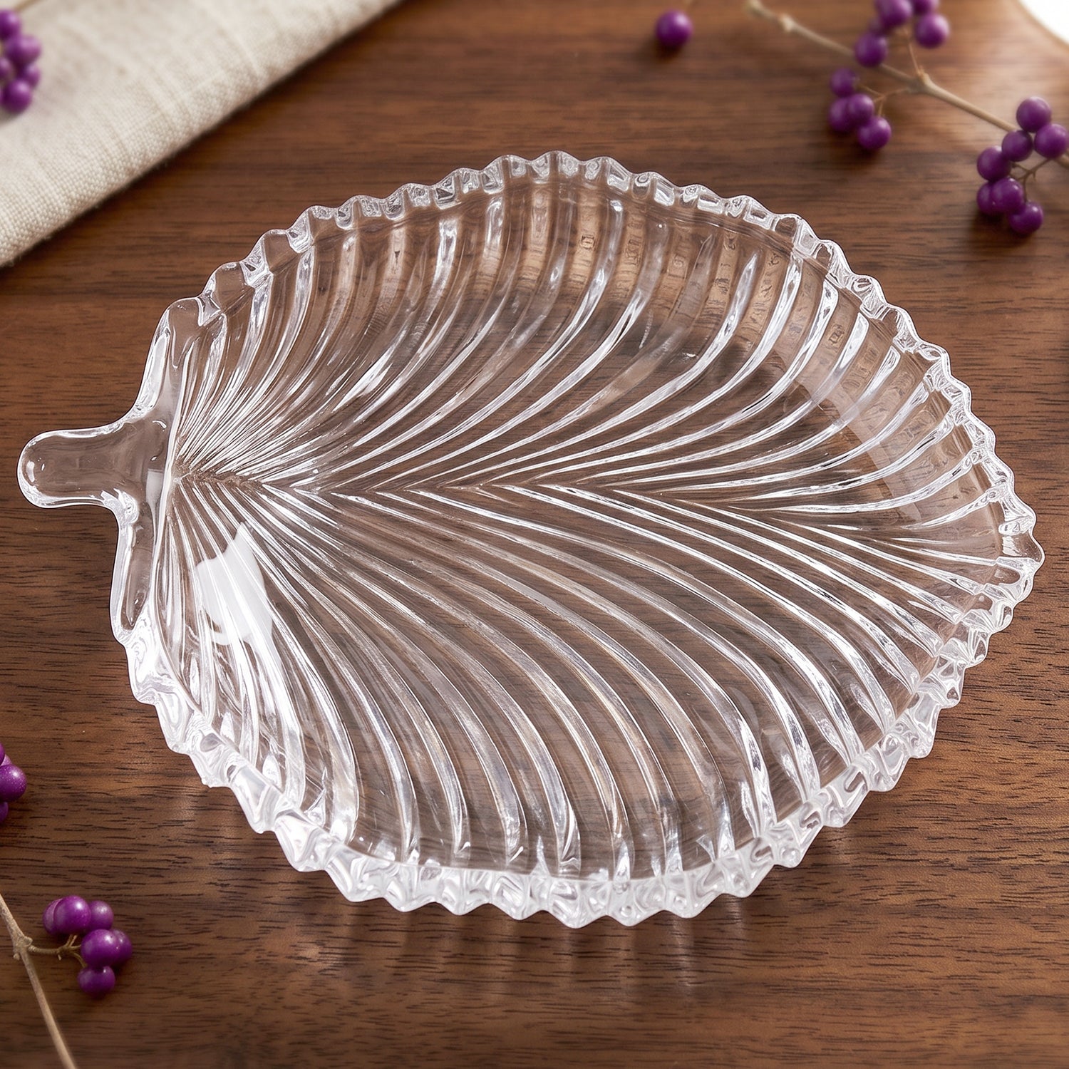 Leaf Shape Glass Serving Tray 20 x 16 cm Platter for Snacks and Dessert (1 Pc)