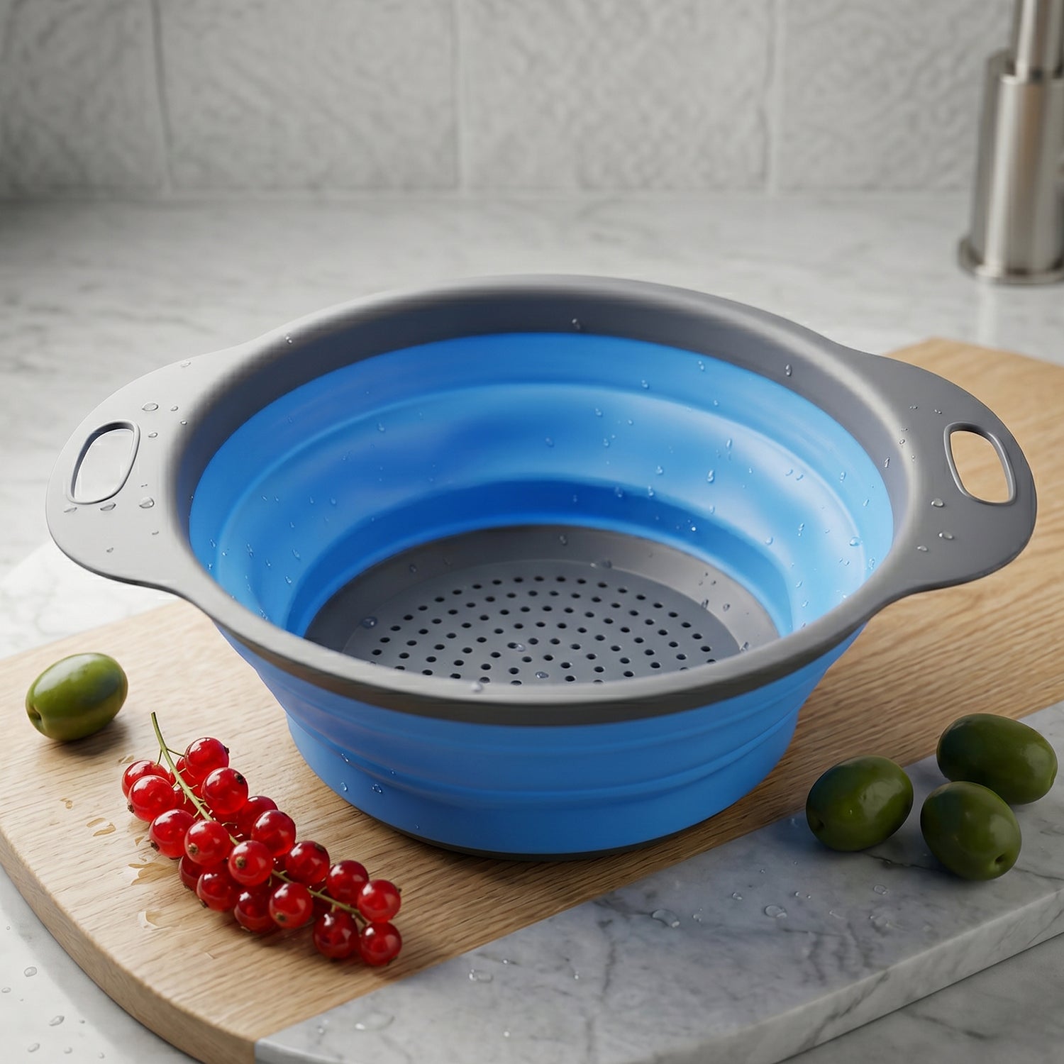 Clean silicone colander ready for rinsing fruits or vegetables.