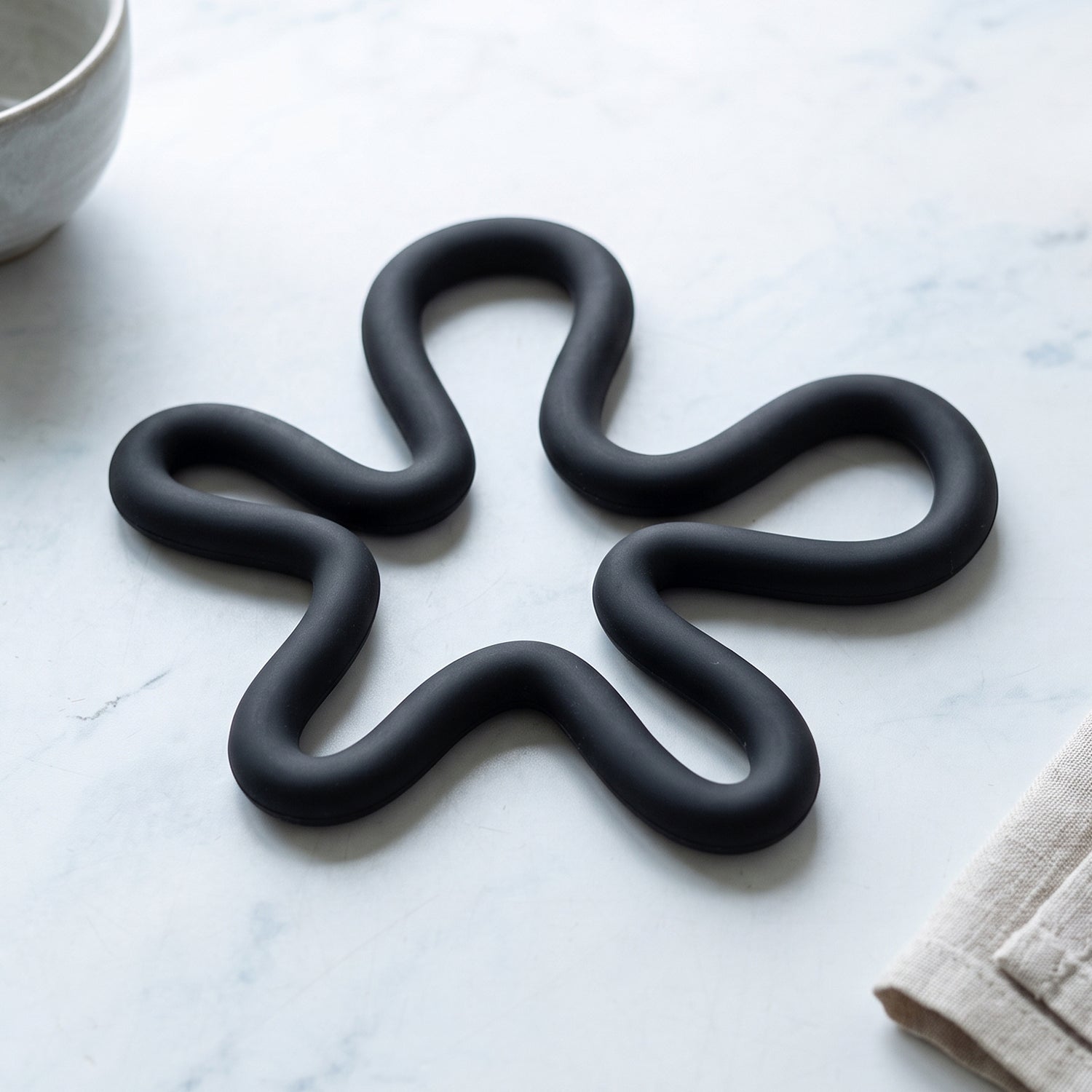 Silicone Flower Shape Hot Pot Holder Trivet Mat 16x15 Cm for Kitchen (1 Pc)