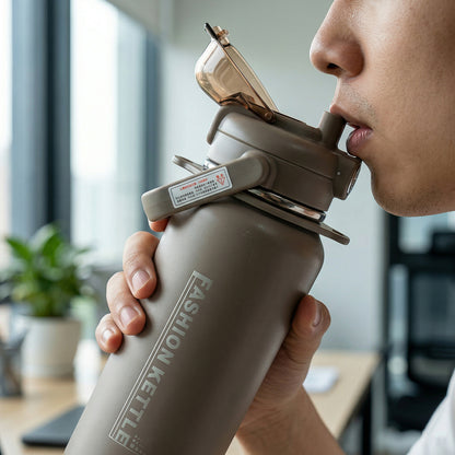 Water bottle lid with straw detail