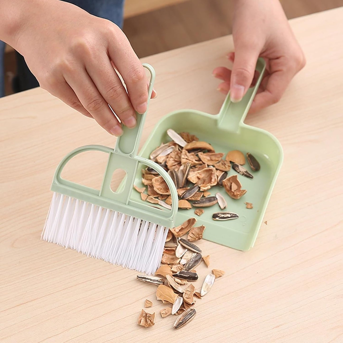2-in-1 Handheld Cleaning Dustpan