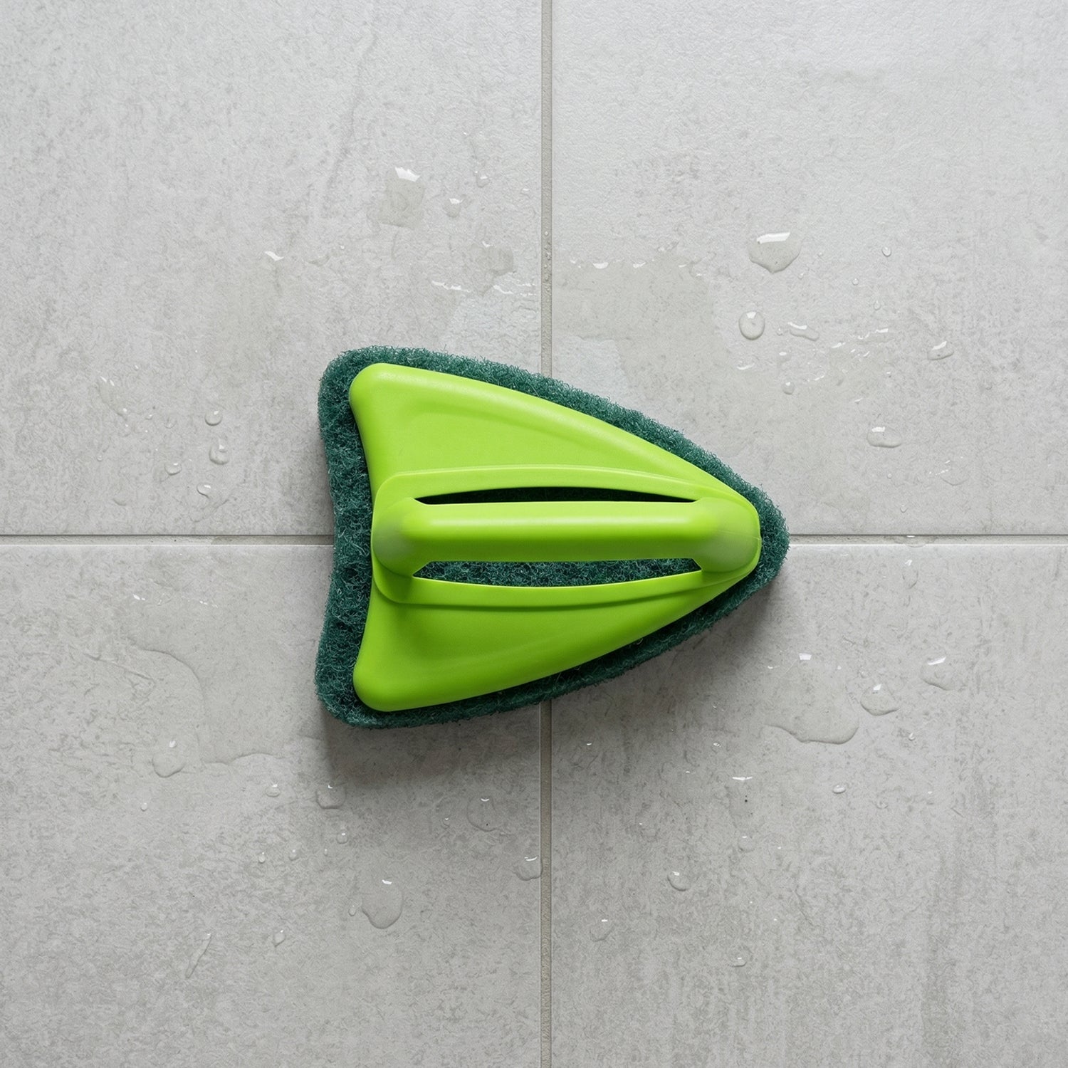 Brush handle designed for easy grip