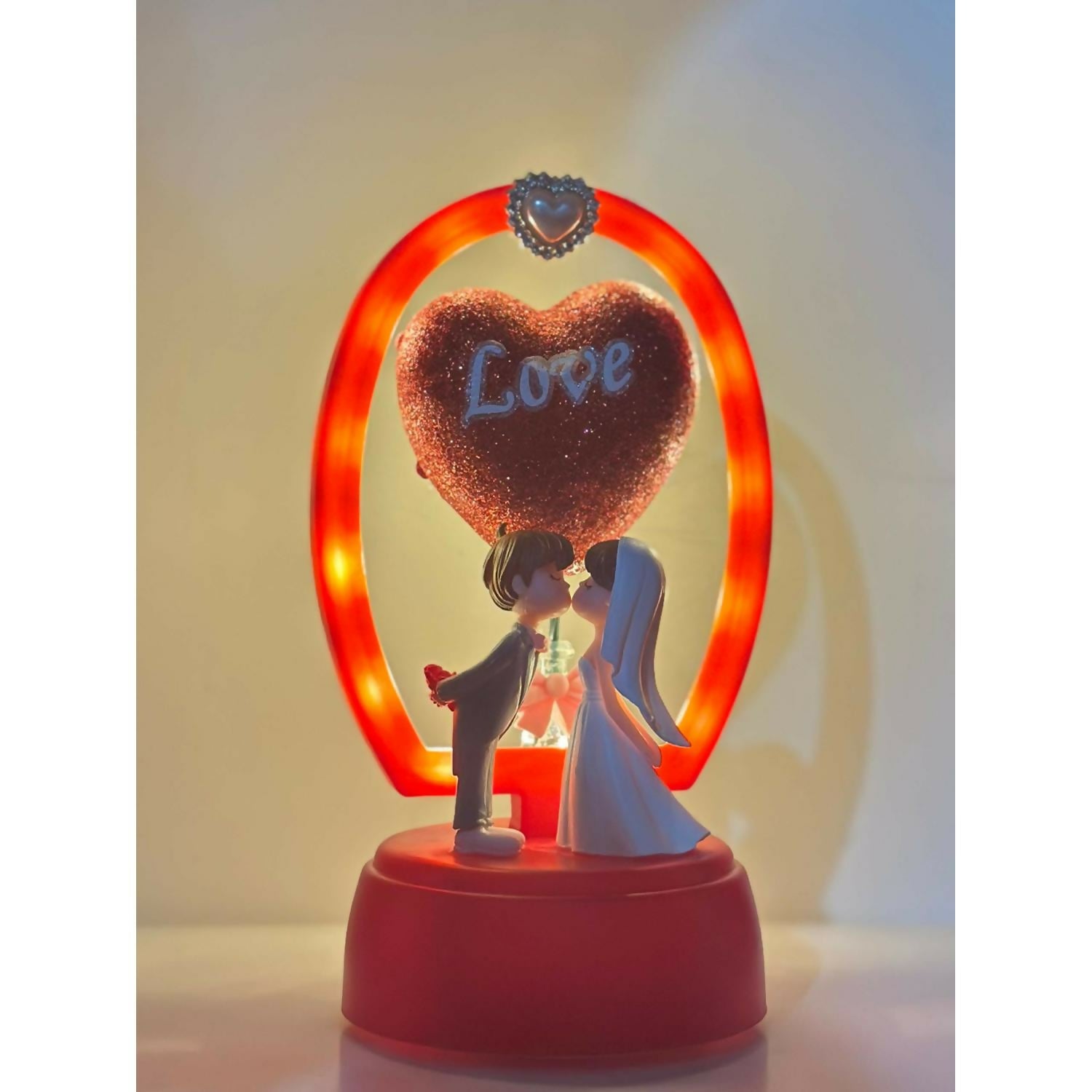 Romantic Couple LED Night Lamp with Glitter Heart and Love Sign – Decorative Table Light with Warm Glow for Bedroom, Living Room, Anniversary, Wedding, Valentine’s Day & Special Gifting
