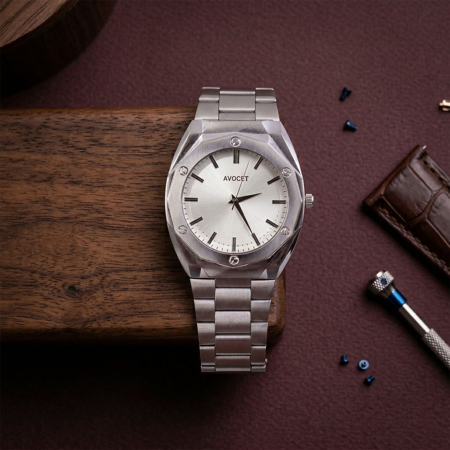 Elegant Silver Analog Wrist Watch with Classic Dial & Premium Metal Strap