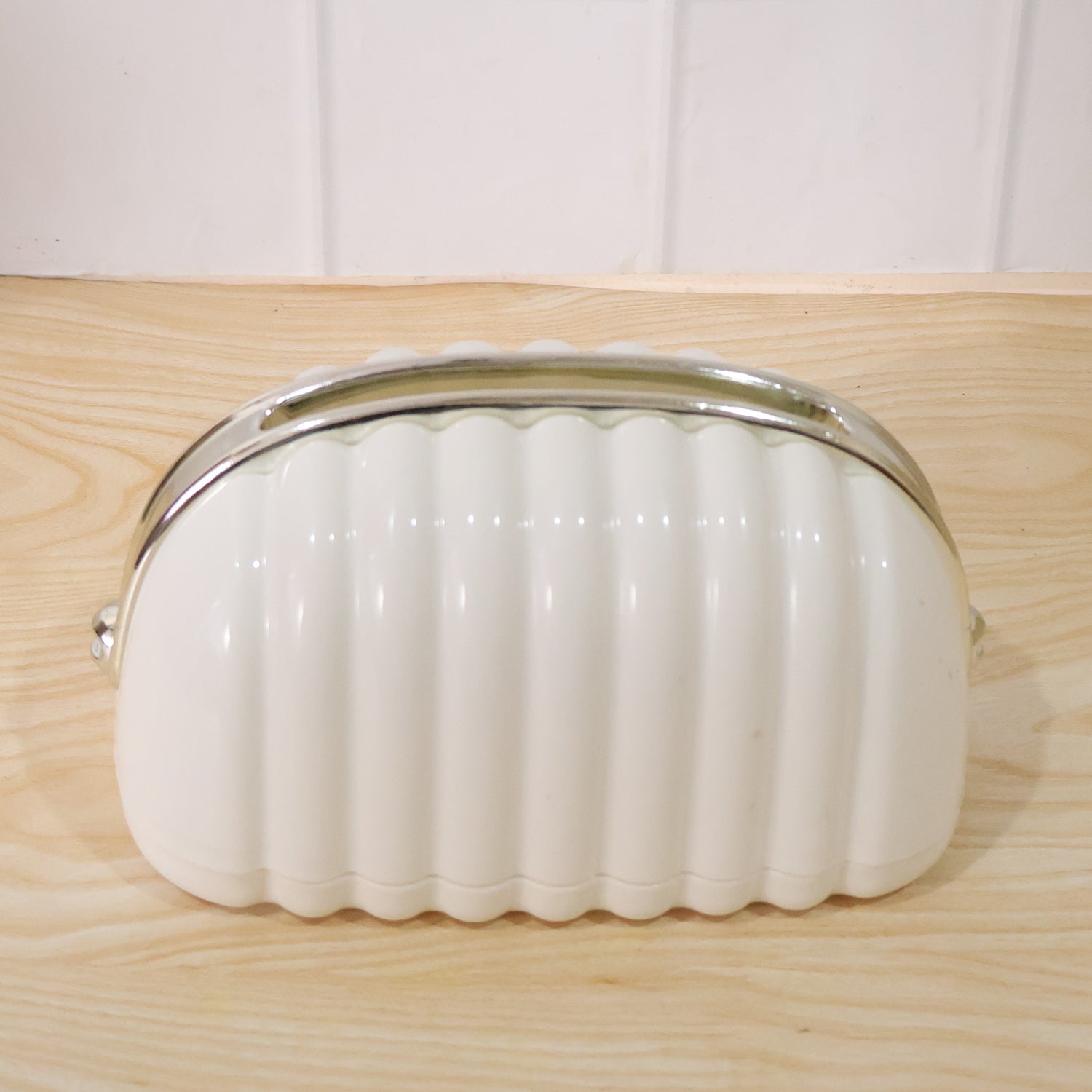 Shell Shape Tissue Dispenser with Pink Bow – Decorative Napkin Holder