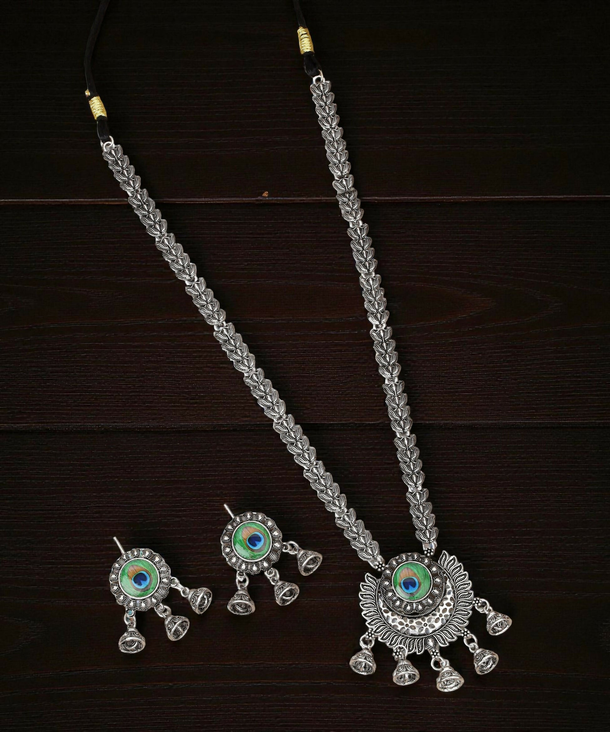 Bold Gold-Tone Black Stone Choker with Pearl Drops