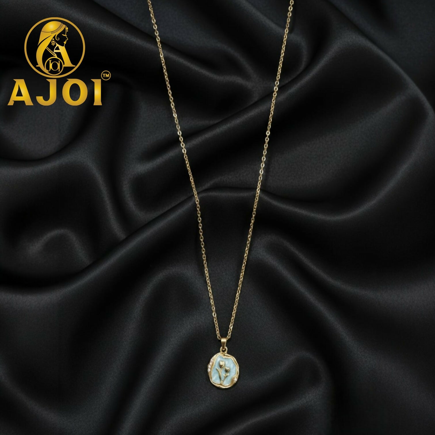 Luxe Gold Pendant Necklace