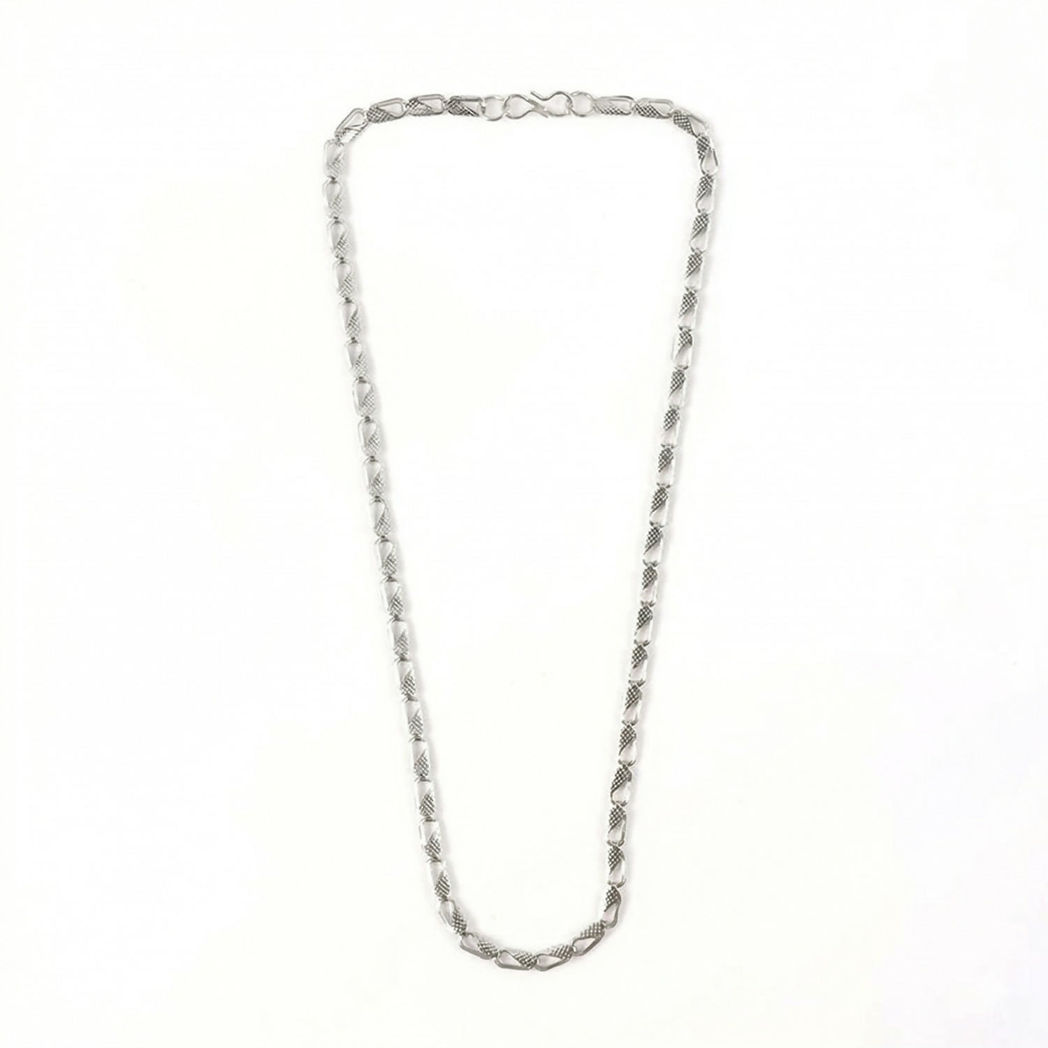 Textured interlocking silver chain necklace styled for women