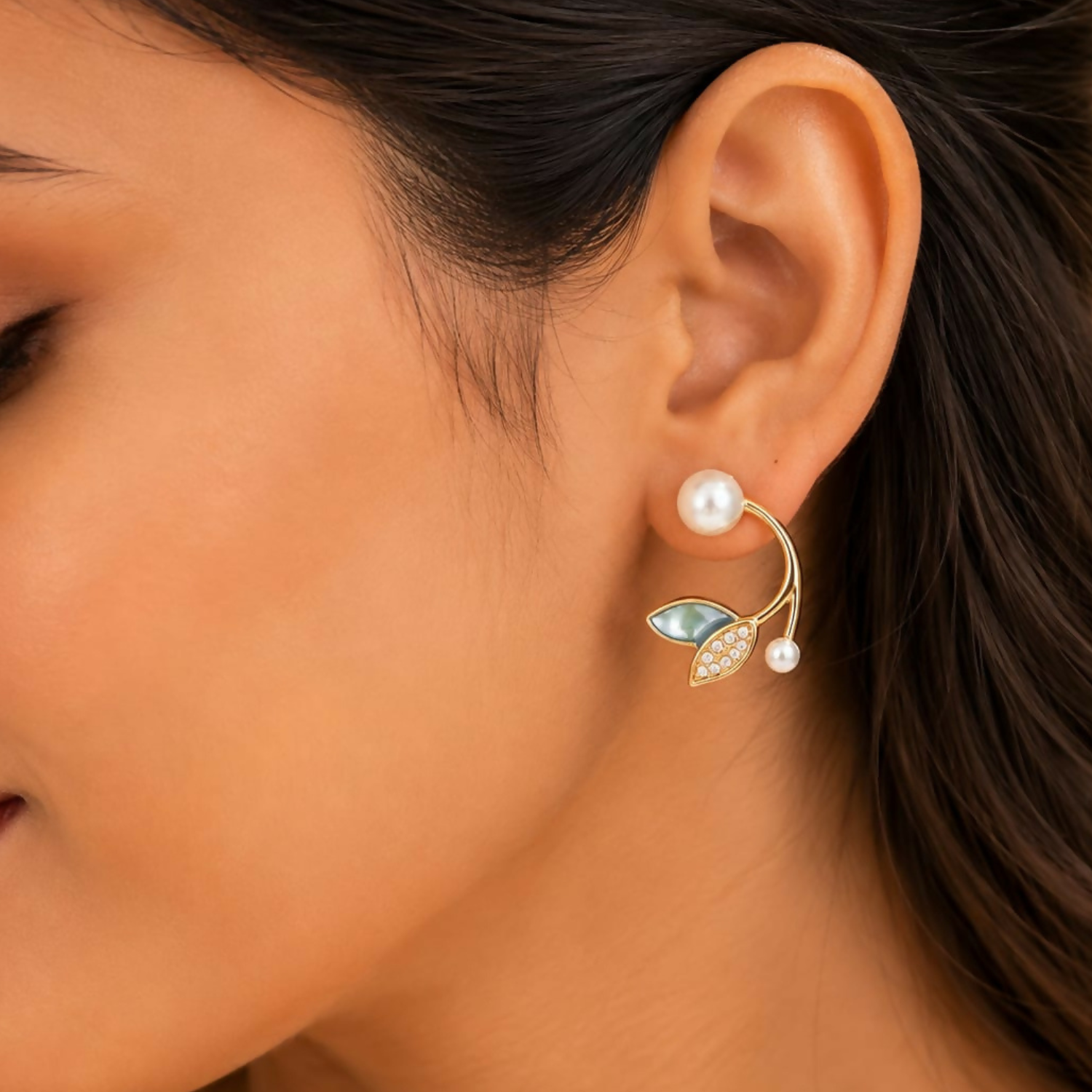 Luxury Pearl Leaf Design Stud Earrings with Crystal Accent for Women Party Wear Pair